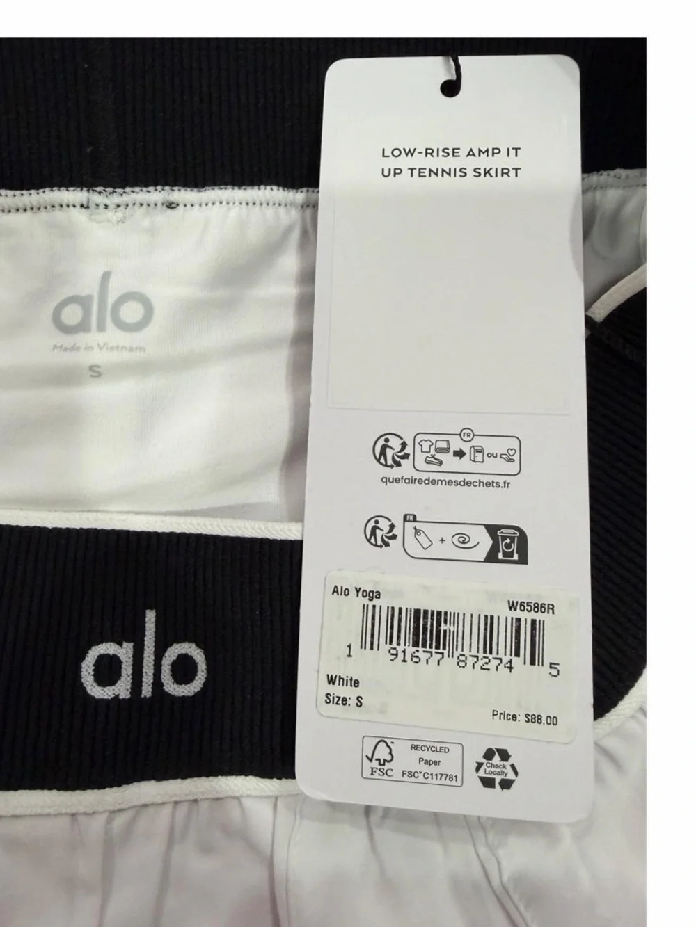 ALO Yoga Low Rise AMP It Up Tennis Skirt in White with Black Waistband. *NWT*